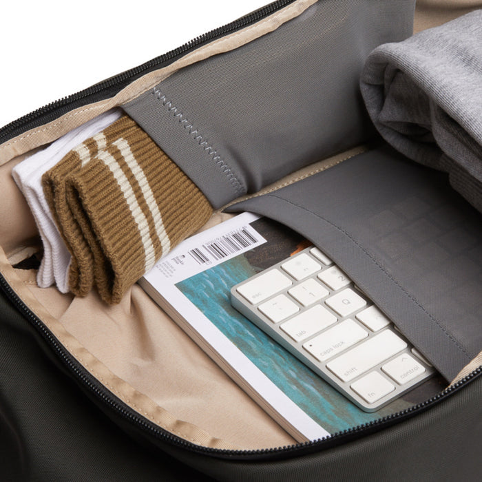 bellroy_BTWB-OLI-215_olive
